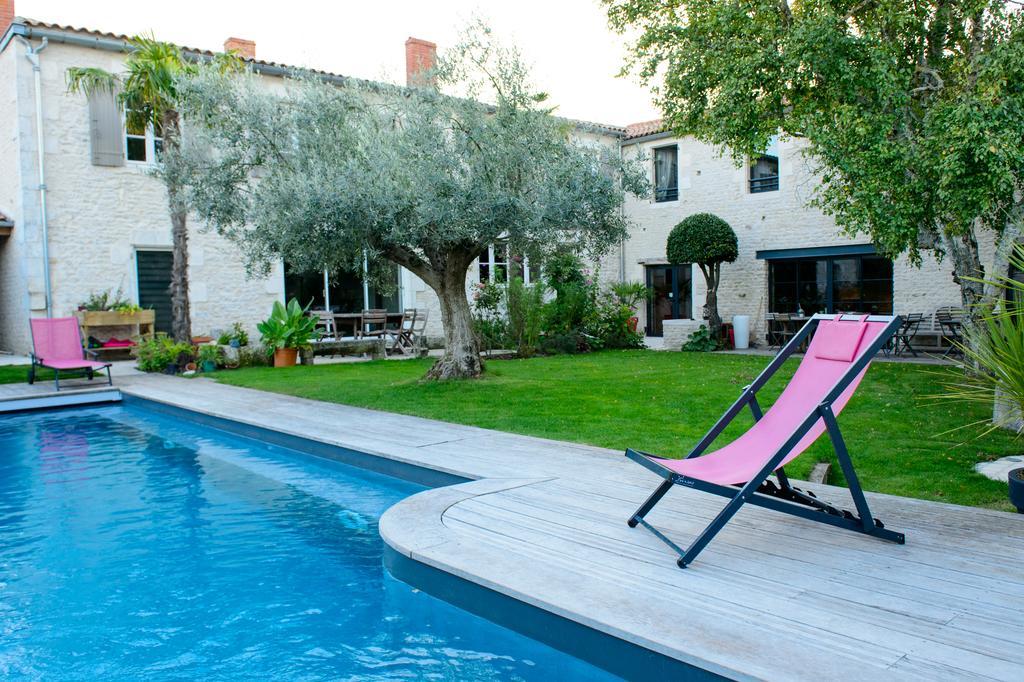 Bed and Breakfast Un Banc Au Soleil Marsilly  Exterior foto